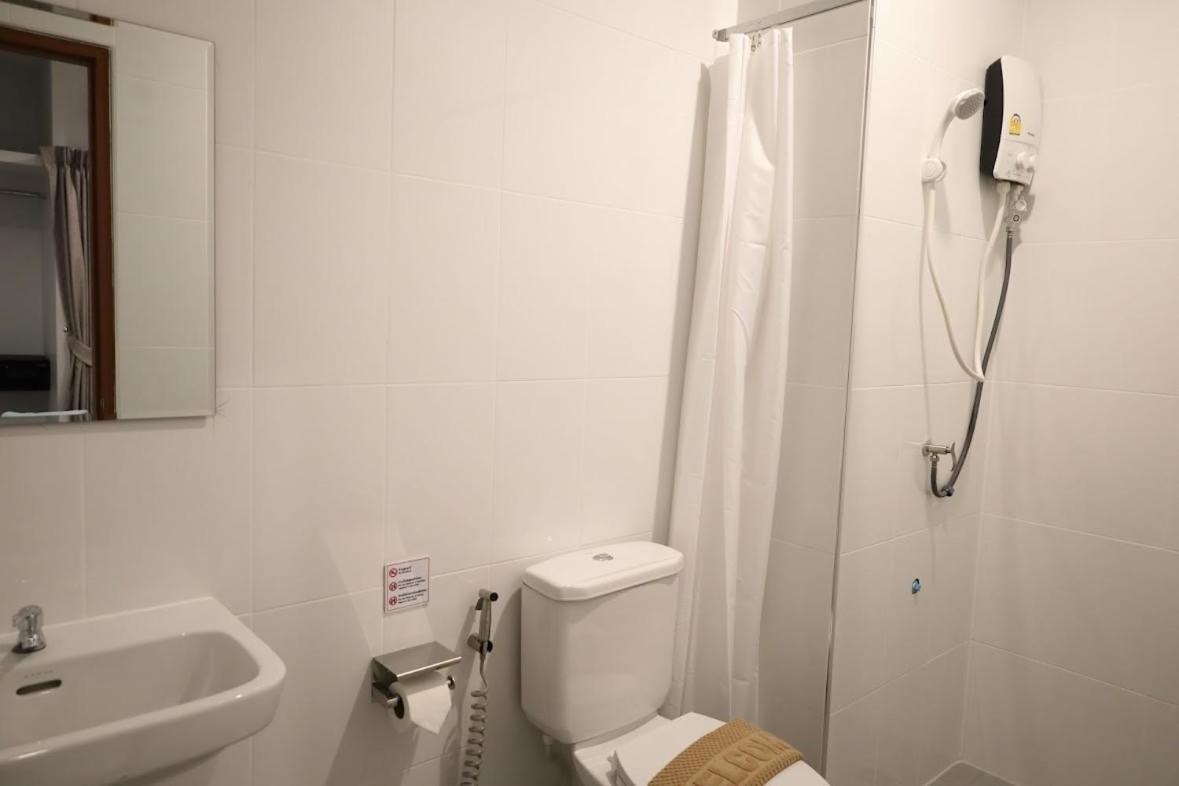 Y House Patong Hostel Eksteriør bilde