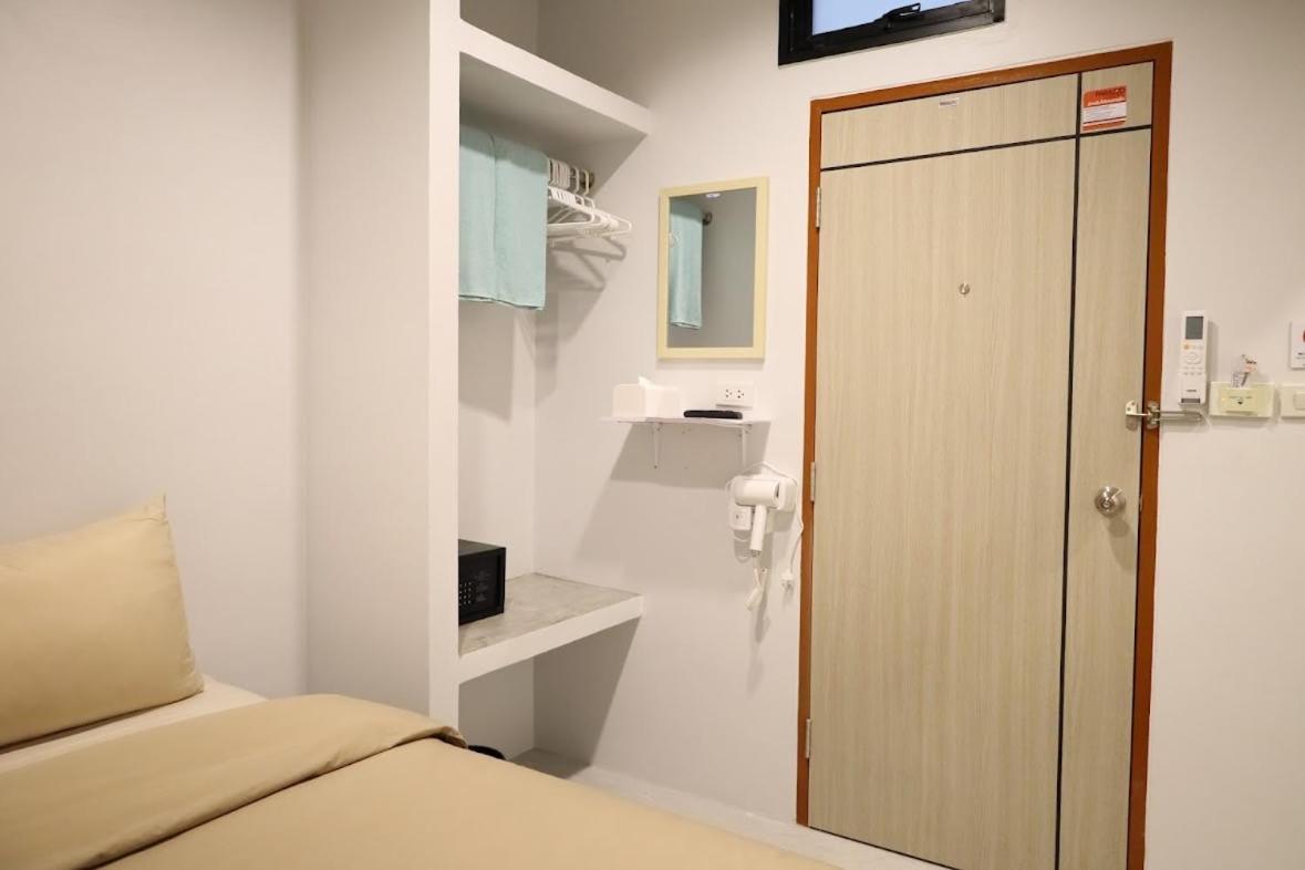 Y House Patong Hostel Eksteriør bilde