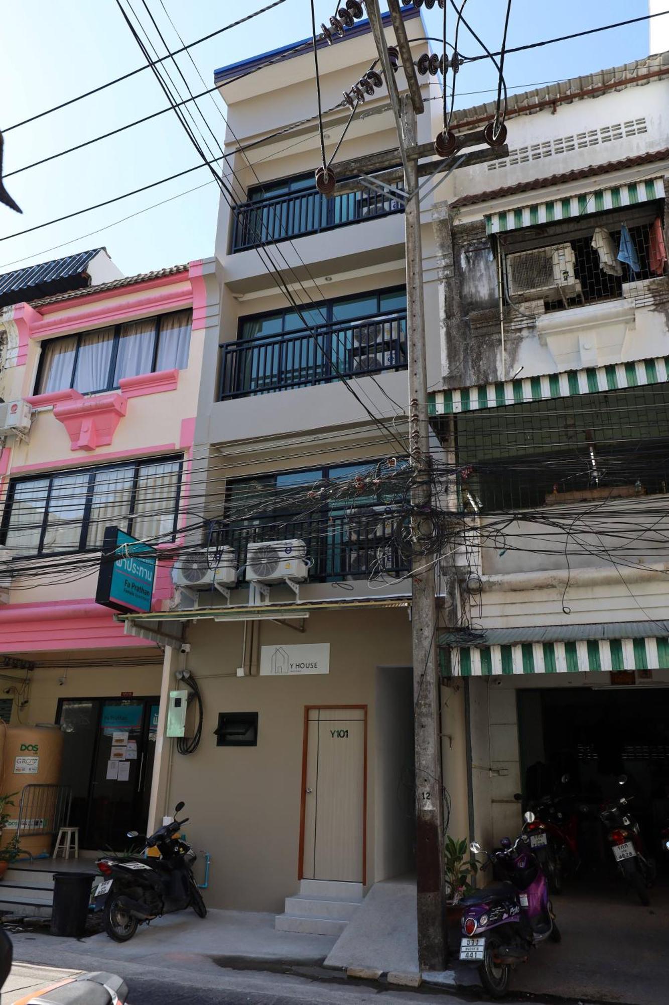 Y House Patong Hostel Eksteriør bilde